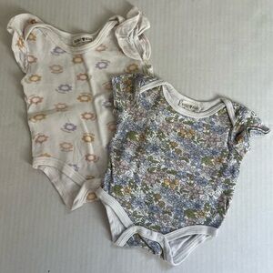 2 Rabbit + Bear 0-3 months floral print onesie set